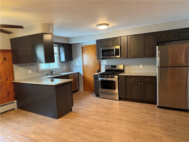Foto del edificio - 1089 Plainfield St