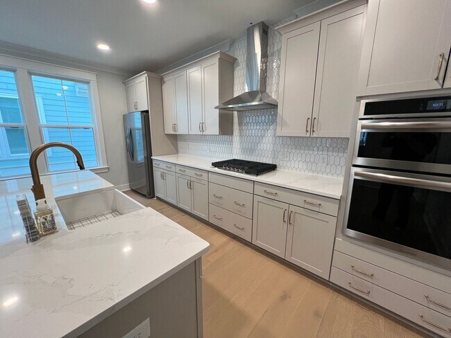 Building Photo - 4 Bedroom 3.5 Bath House in Twin Lakes - J...