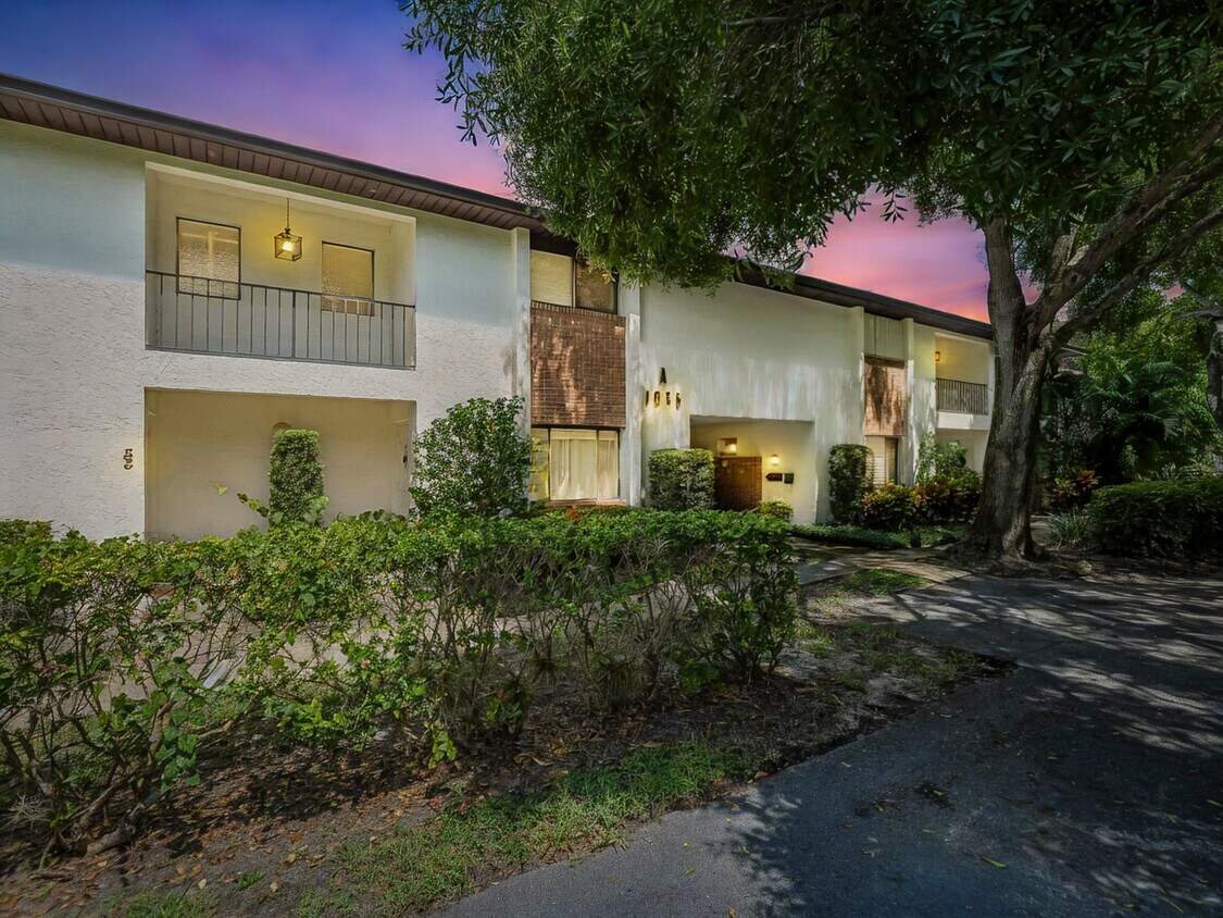 Primary Photo - 1055 6th Ave