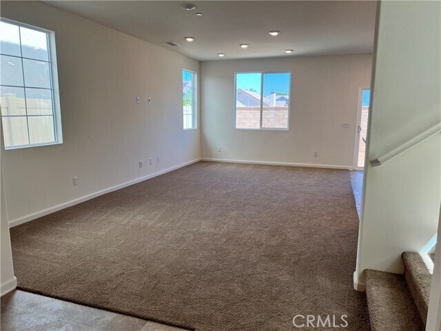 Foto del edificio - 25136 Hunter Ave