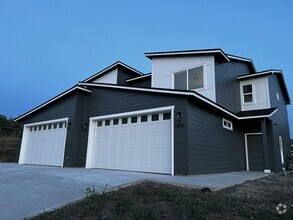 Building Photo - 1808 N Coach Ln
