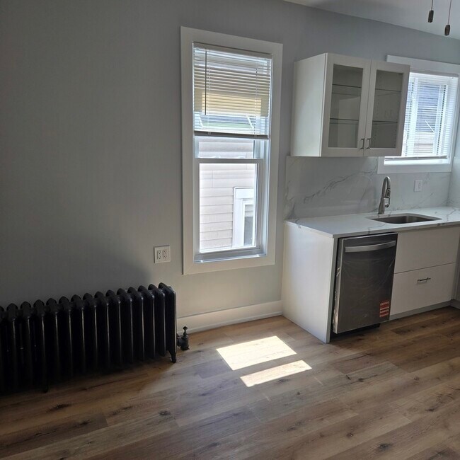 Foto del edificio - 4137 N Bernard St