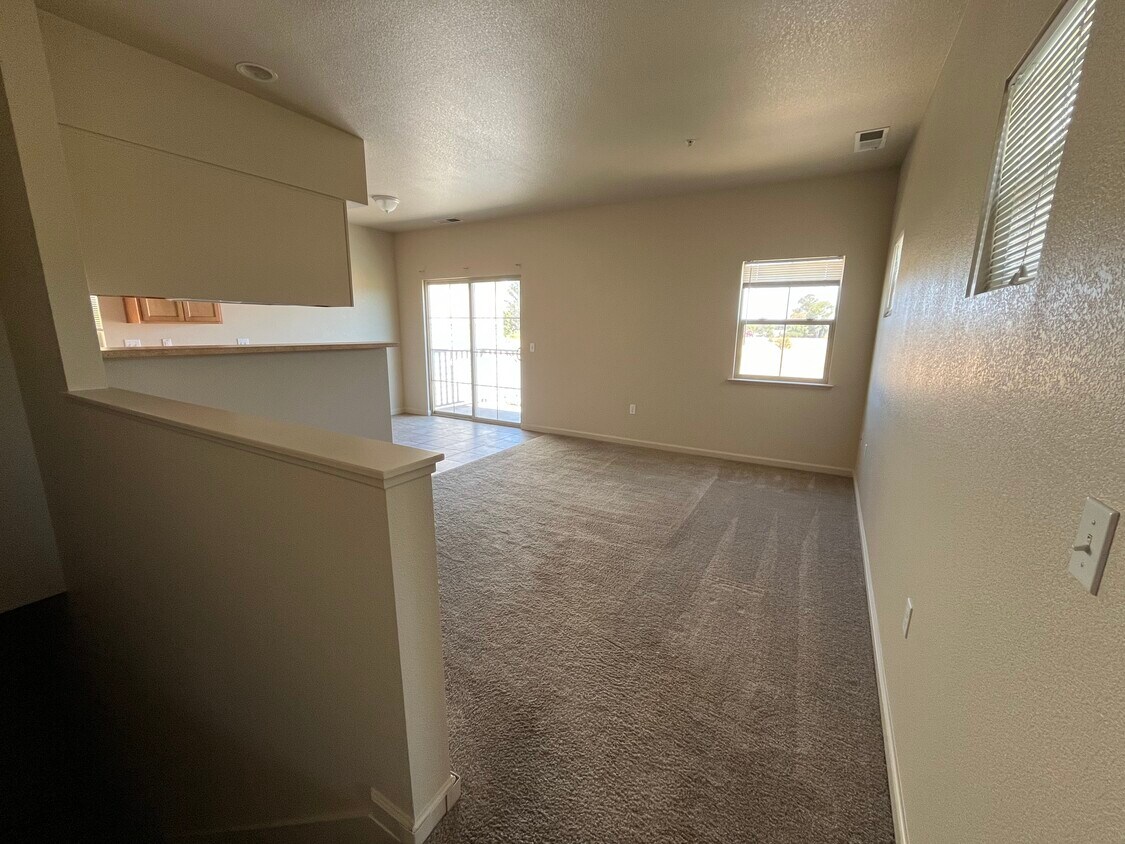 Primary Photo - 2507 N Village Dr