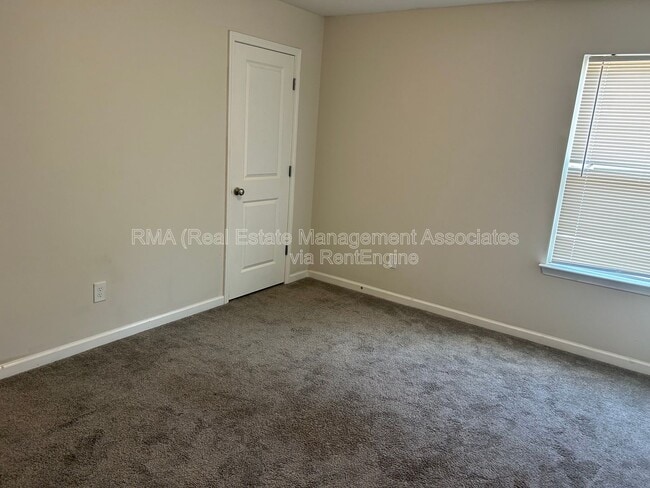 Foto del edificio - 156 Meadowbrooke Dr