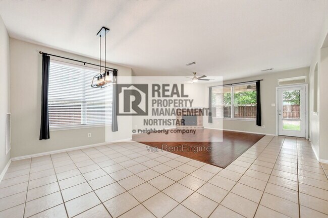 Foto del edificio - 405 Driftwood Ct