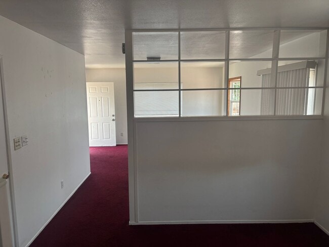 Foto del edificio - Studio in Chula Vista with spacious backyard.