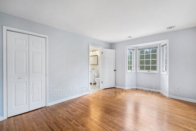 Building Photo - 13 Leva Dr