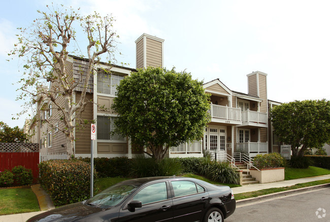 Building Photo - 11970 Walnut Lane