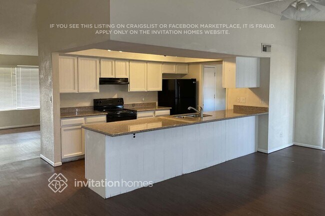 Foto del edificio - 726 W Laguna Azul Ave