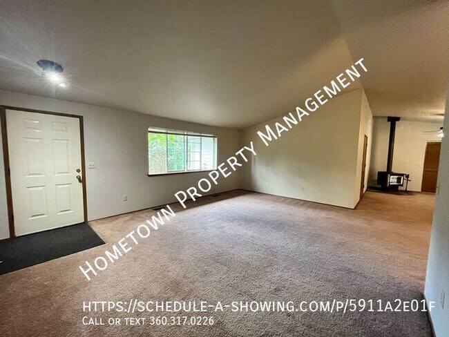 Building Photo - Lake Forest Rambler with Long Lake Access!