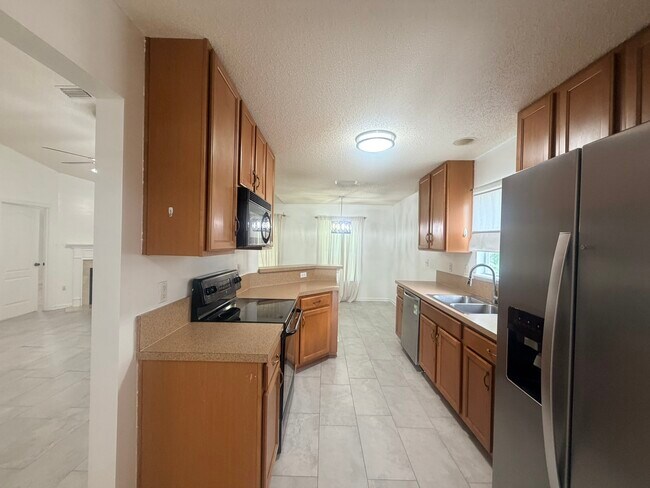 Building Photo - 6423 Crimson Leaf Ln