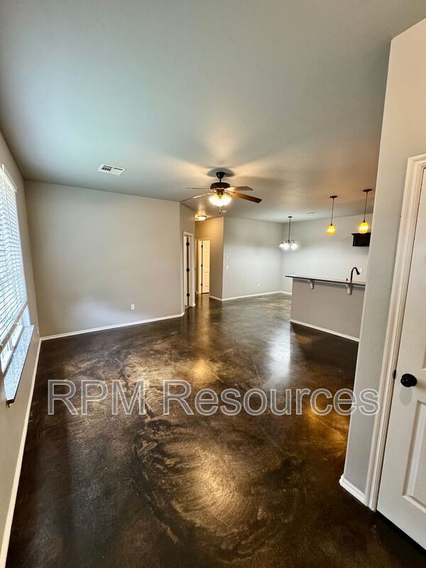 Building Photo - 1858 Cypress Ln