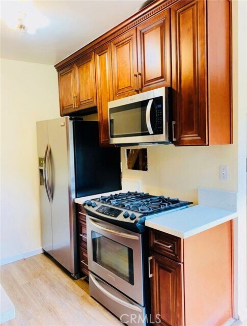 Foto del edificio - 3232 Estara Ave