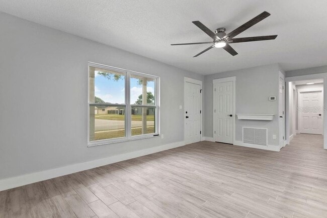Building Photo - Updated home, 4 bedrooms 2 baths, 1506 s.f.