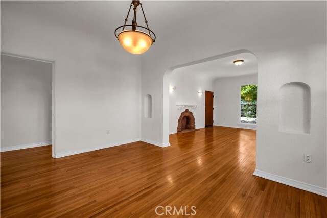 Building Photo - 722 S Dunsmuir Ave