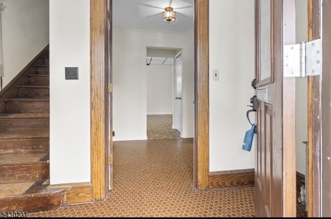 Building Photo - 87 E Somerset St