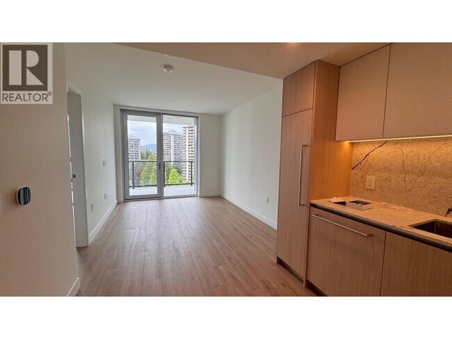Photo du bâtiment - 2135 Springer Ave