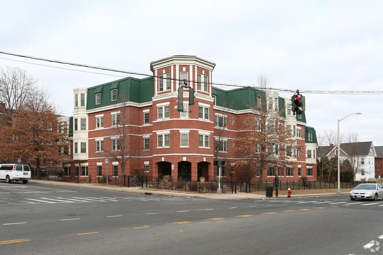 Building Photo - 2185 Main St