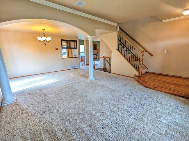Building Photo - Gorgeous 5b 3b Single Family Home w/ a View