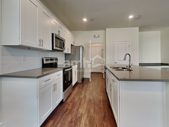 Building Photo - 8854 Tiger Tooth Ave