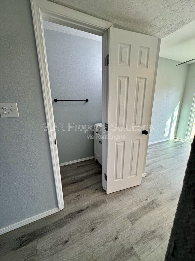 Foto del edificio - 700 Fruit Ave NW