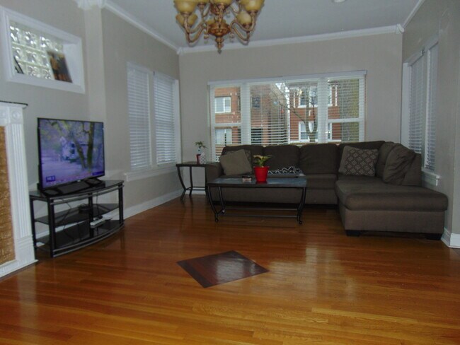 Building Photo - 5737 S Artesian Ave