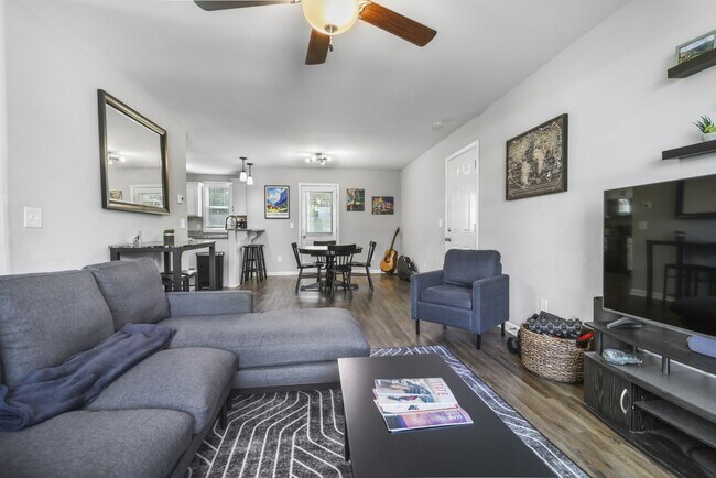 Foto del edificio - 1380 Todd Phillips Ct
