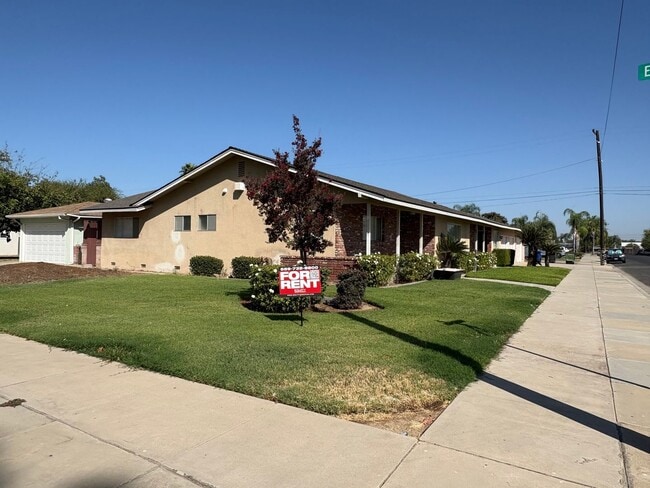 Building Photo - 341 N Garden Dr