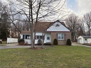 Building Photo - 1550 Chapman Dr