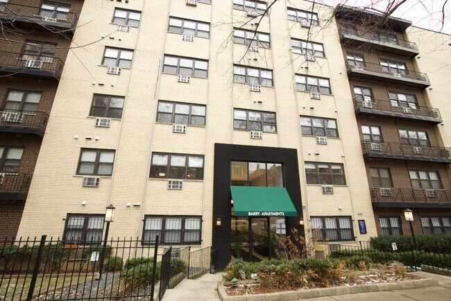 Foto del edificio - 509 W Barry Ave