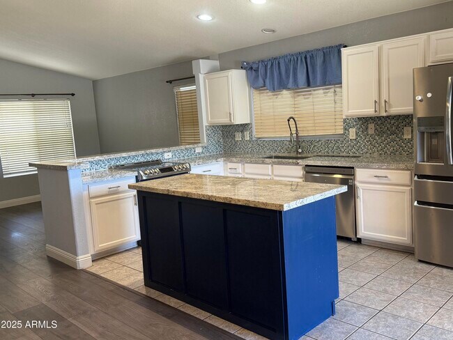 Foto del edificio - 2307 E Winchester Pl