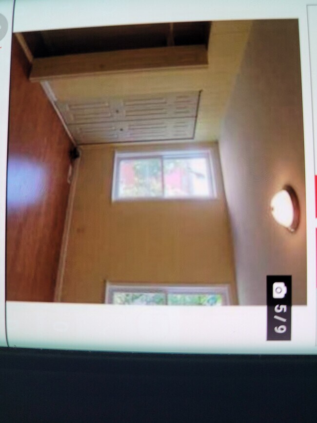 Fotografía del edificio - 2115 Sigel St