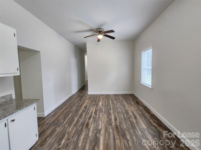 Building Photo - 1421 Oakshade Ave