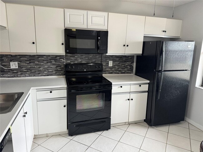 Building Photo - 7590 Tahiti Ln