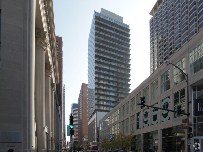 Building Photo - 550 N Saint Clair St