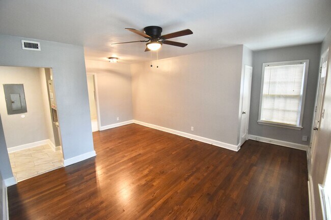 Foto del edificio - 219 E 6th Ave