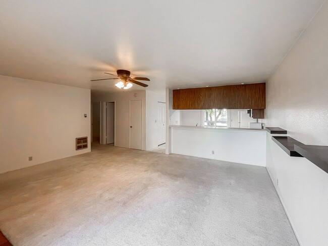Building Photo - Spacious 2 bedroom, 2 bathroom Condo in Qu...