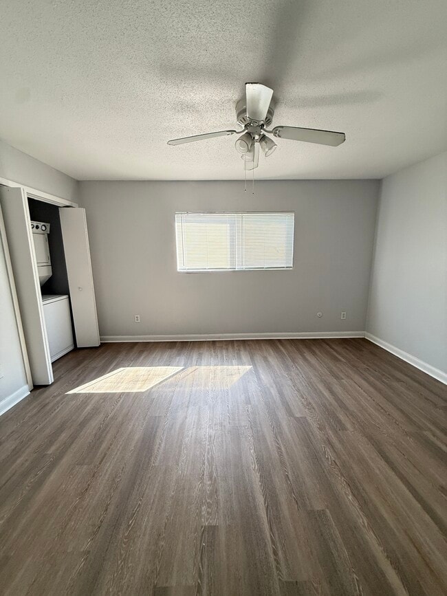 Foto del edificio - Berry Creek Townhomes