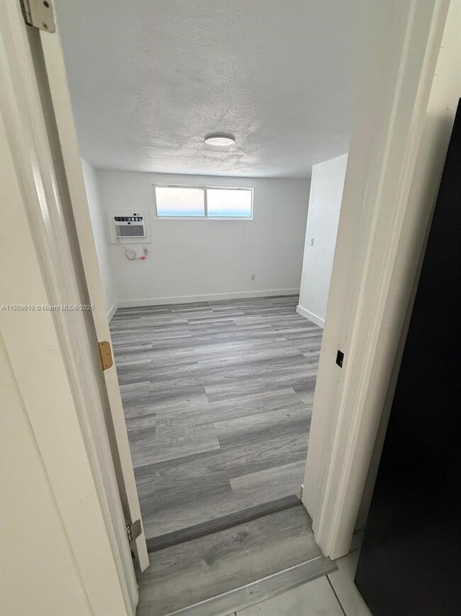 Building Photo - 6931 SW 24th Ct