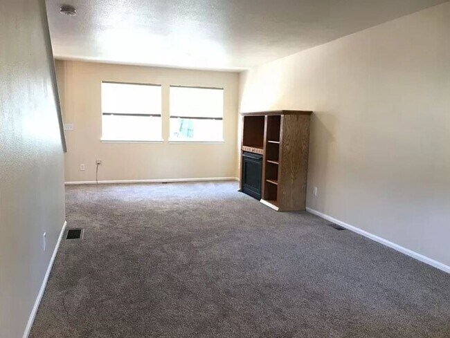 Foto del edificio - Captivating 4-bedroom, 3-bathroom home Ava...