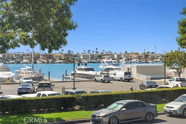 Building Photo - 2551 Bayshore Dr