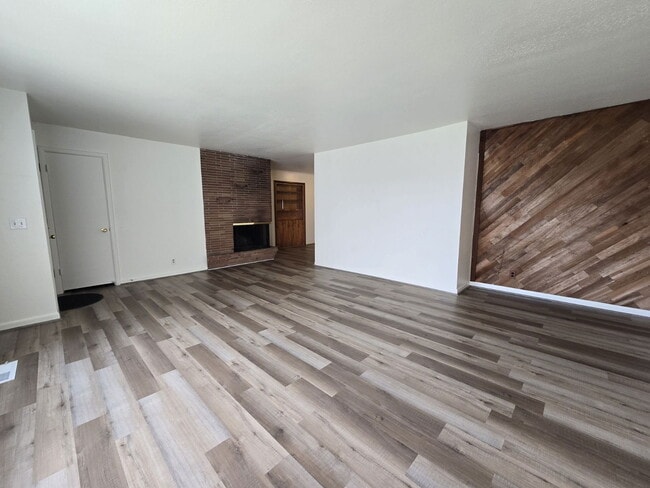 Building Photo - 1800 NW Lynwood St