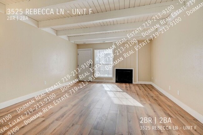 Foto del edificio - 3525 Rebecca Ln