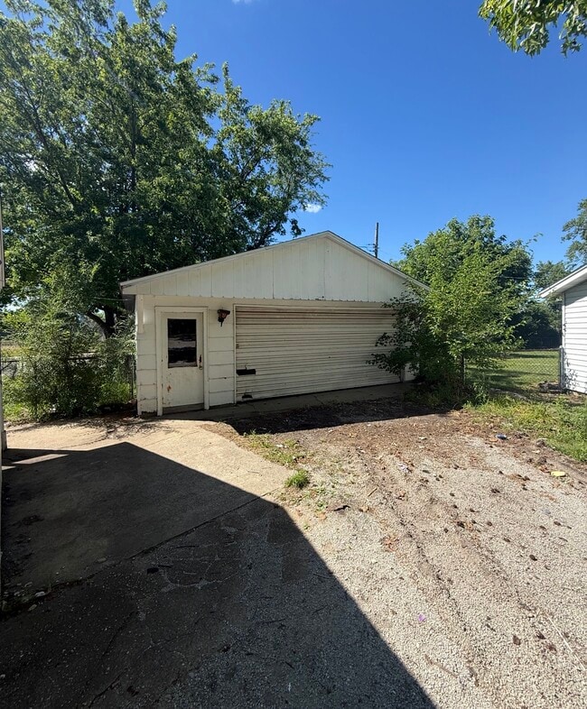 Building Photo - 64 Whippoorwill Dr