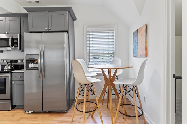 Foto del edificio - 3310 Harrison Road, Unit Carriage House