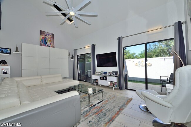 Building Photo - 878 Meadowland Dr