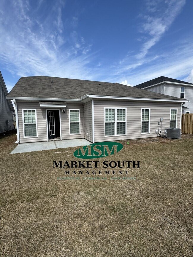 Foto del edificio - NEW CONSTRUCTION WITH PRIVACY FENCED YARD