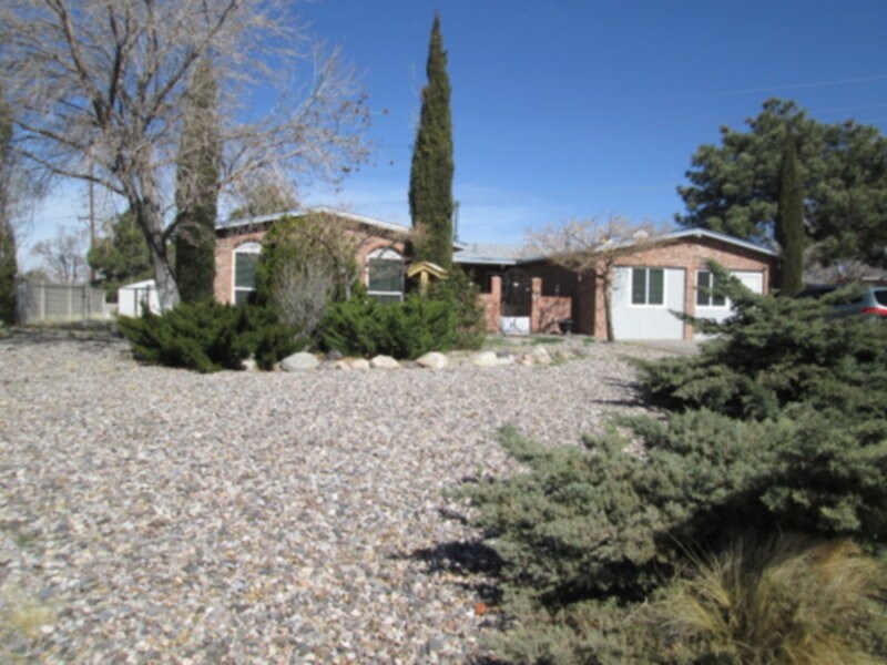 Building Photo - Spacious Home In Eldorado Heights!