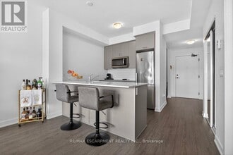 Building Photo - 600 N Service Rd