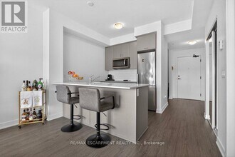 Building Photo - 600 N Service Rd